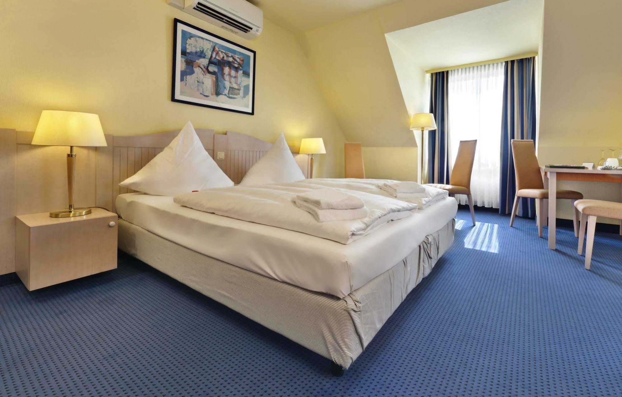Tryp By Wyndham Luebeck Aquamarin Ξενοδοχείο Εξωτερικό φωτογραφία